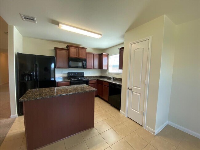 Foto del edificio - 5106 Oak Briar Ln