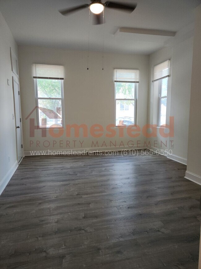 Building Photo - 725 W Marshall St
