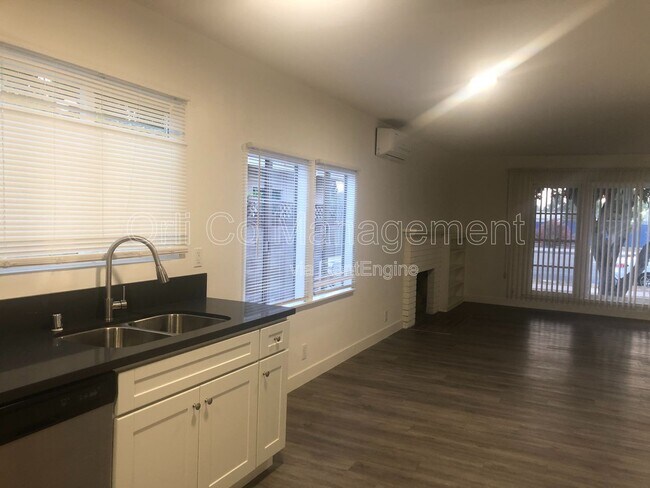 Foto del edificio - 6500 Balboa Blvd