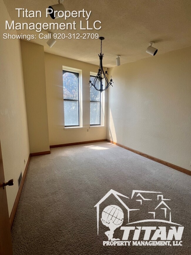 Building Photo - 207 E Irving Ave