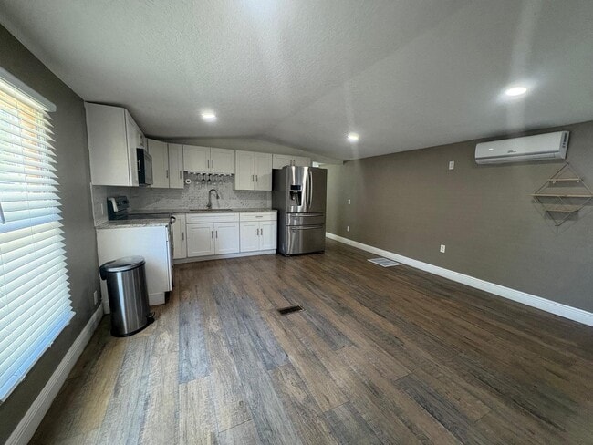 Building Photo - 4769 Naranja Way