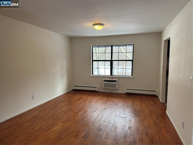 Building Photo - 252 Collignon Way