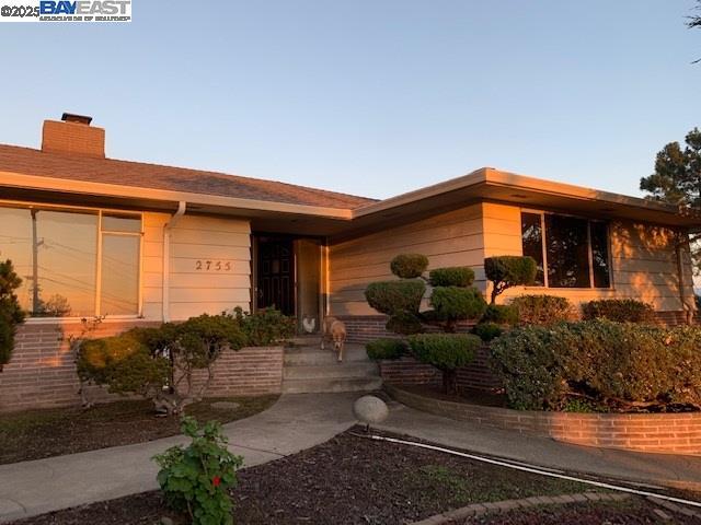 Foto del edificio - 2755 Pineridge Rd