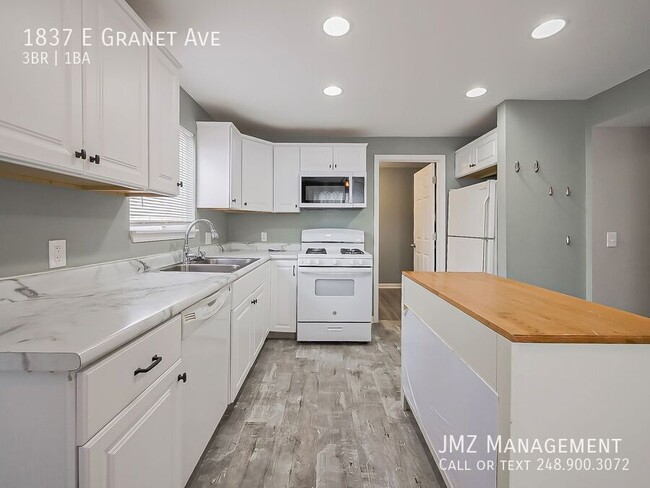 Building Photo - 1837 E Granet Ave