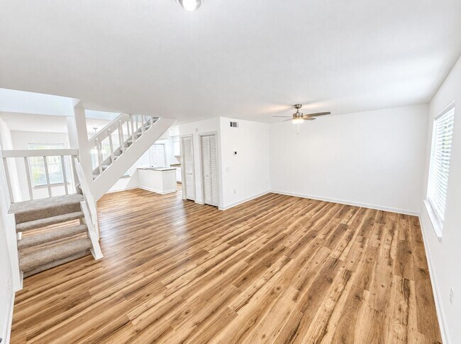 Foto del edificio - 5769 Dewsbury Ln