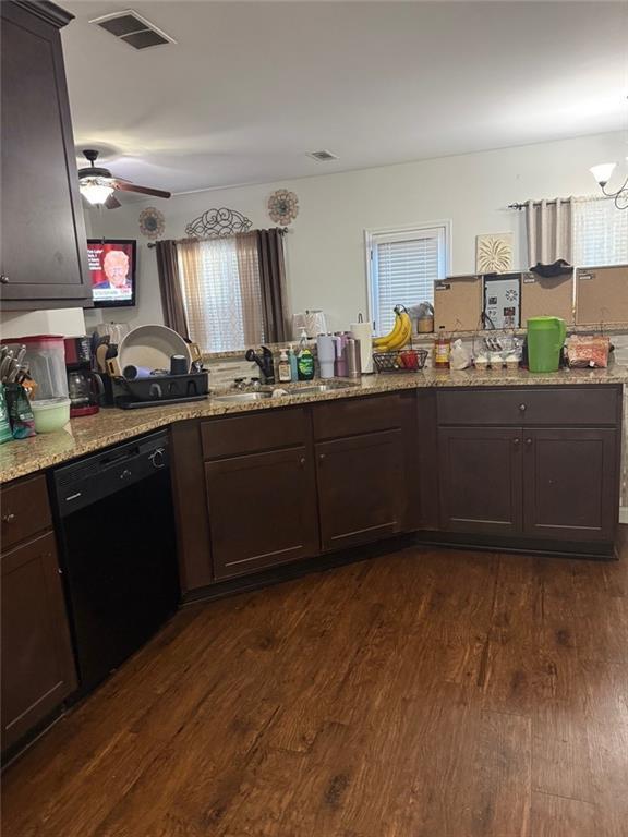 Foto del edificio - 313 Clover Brook Dr