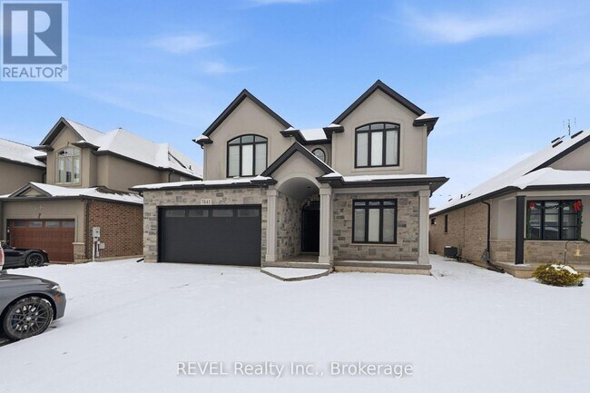 Photo du bâtiment - 7641 Drummond Rd