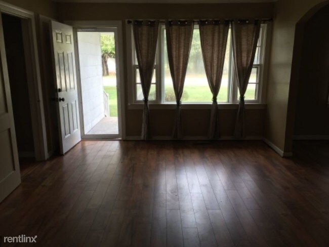 Building Photo - 2 br, 1 bath House - 1013 East Carolina
