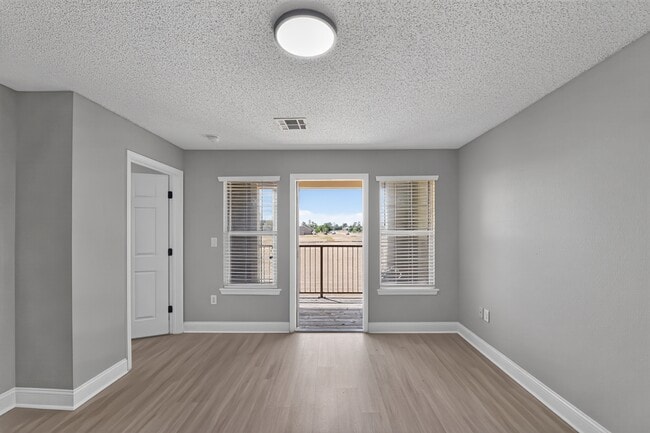 Building Photo - Chisholm Trail Crossing Apartments