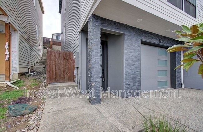 Building Photo - 2345 N R St