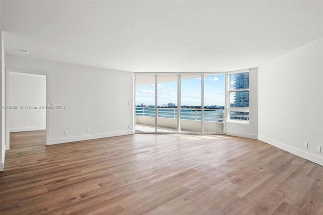 Building Photo - 555 NE 34th St