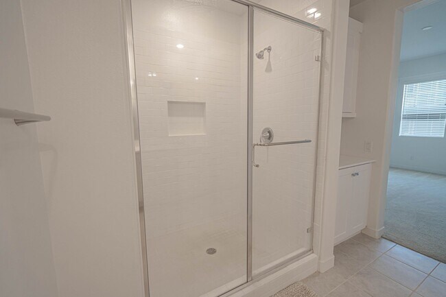 Foto del edificio - COMING SOON! 3-Bedroom Condo with Solar Pa...