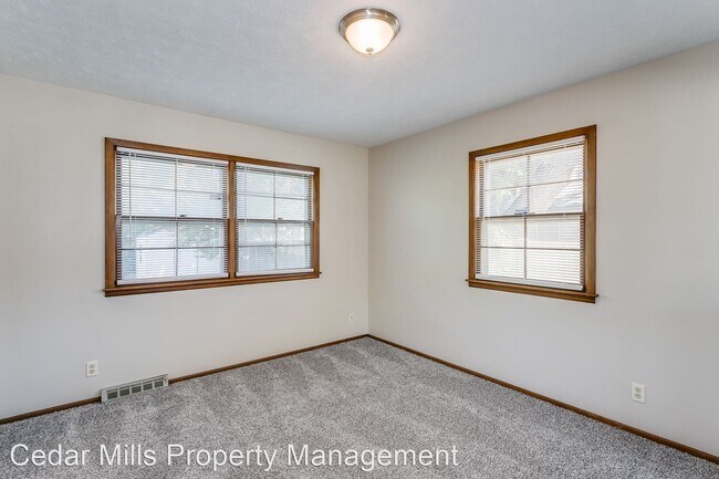 Building Photo - 3 br, 1.5 bath House - 8216 E. Castle Drive