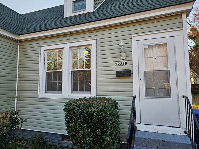 Foto del edificio - 2228 Lansing Ave
