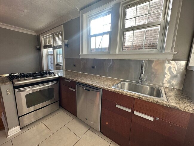 Foto del edificio - 1354 W Greenleaf Ave