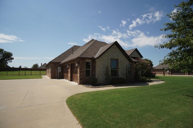 Building Photo - 15415 Coral Creek Ln