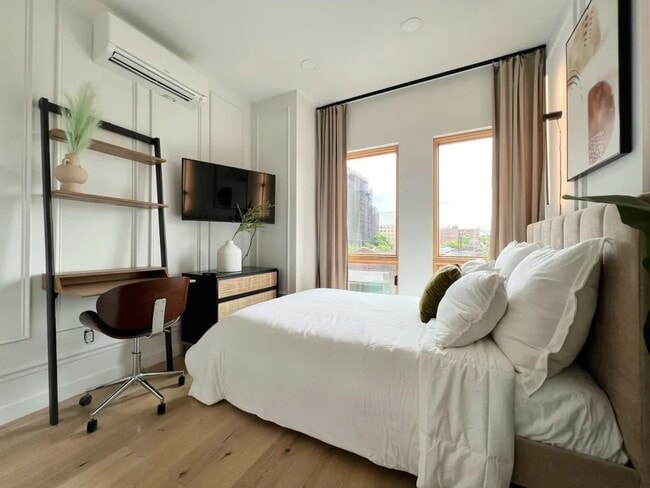 Building Photo - Furnished room/NOT APARTMENT