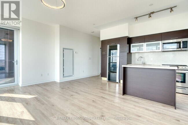 Photo du bâtiment - 386-4386 Yonge St