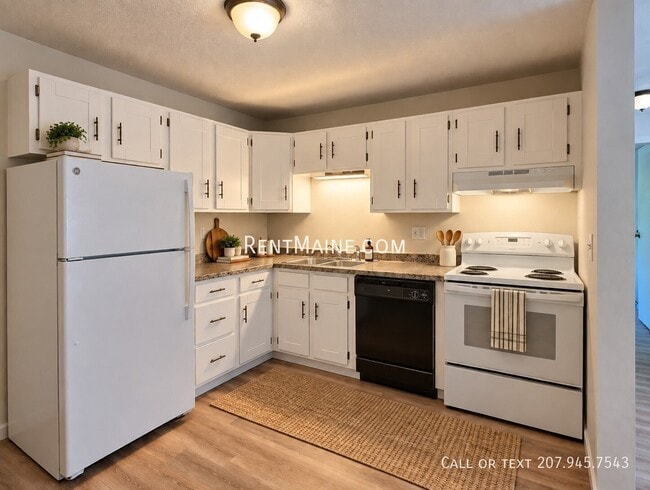 Building Photo - 10 Tall Pines Dr