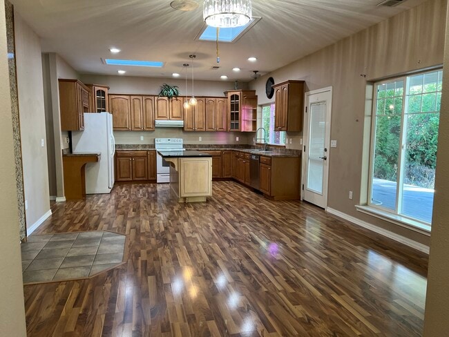 Building Photo - 30020-30113 113th Ave E