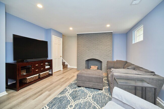 Foto del edificio - Stunning 3 Bed 2.5 Bath Townhome In Vibran...