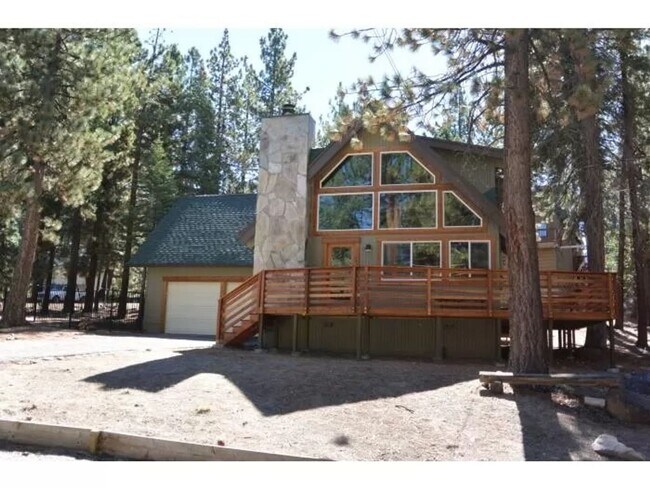 Building Photo - Lovely Chalet in Popular Montgomery Estate...