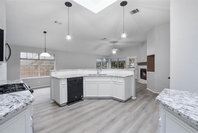 Building Photo - 1810 Coral Dr