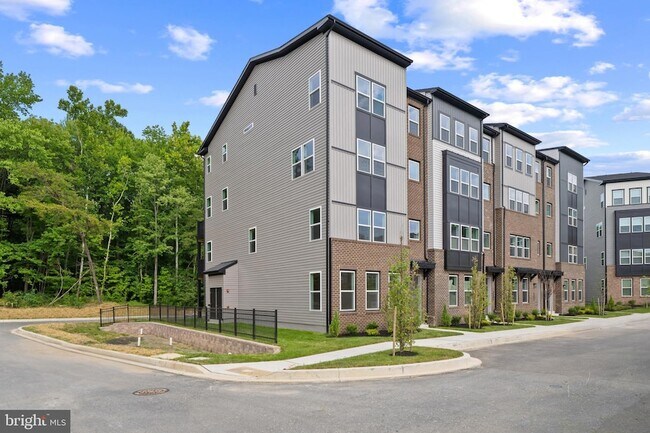 Foto del edificio - 9942 -A Count Fleet Cres