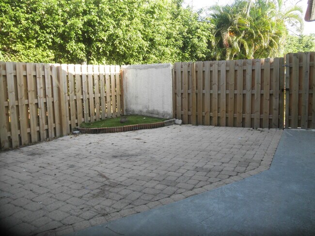 Building Photo - 3836 Victoria Dr