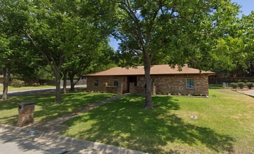 Building Photo - 3610 Fairway Dr