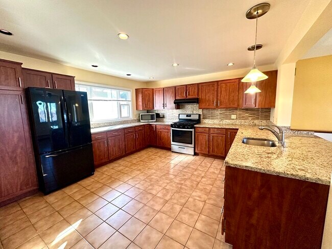 Building Photo - 86 Palfrey Rd