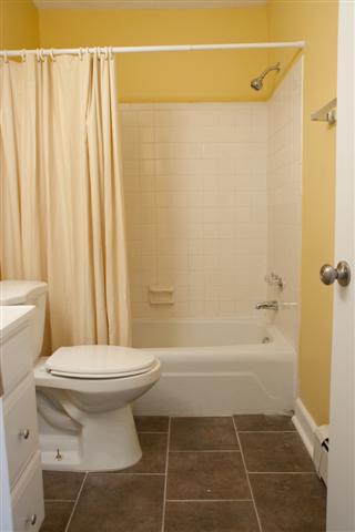 Baño - 319 E Hillsdale