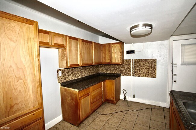 Building Photo - 2 br, 1 bath  - 2511 Central St Apt 9B