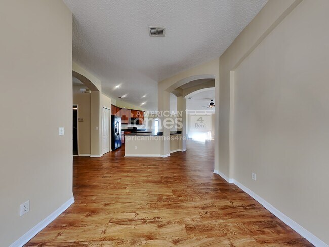 Building Photo - 1063 Maple Lane