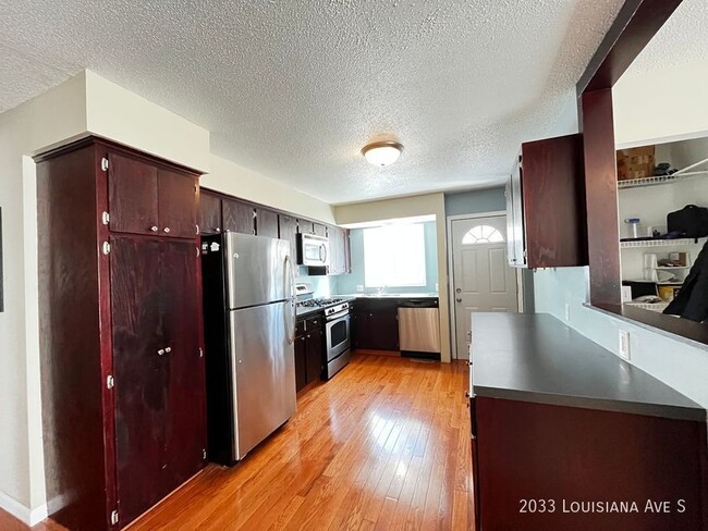 Foto del edificio - 3 Bed 1 Bath with Garage Near West End! De...