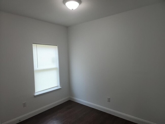 Building Photo - 9834 Racine St