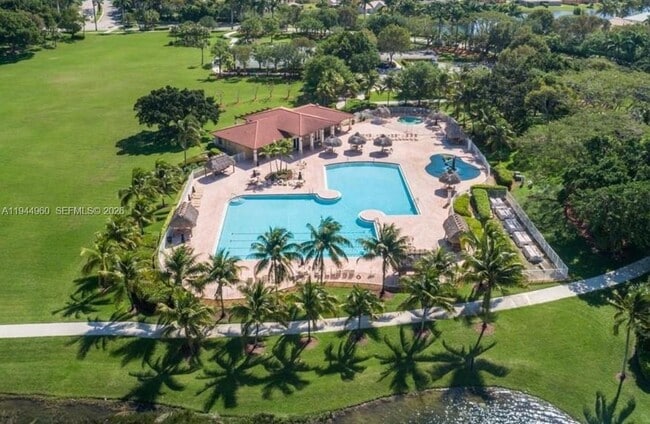 Foto del edificio - 4279 Greenbriar Ln