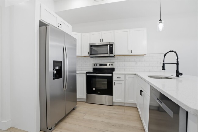 Photo - 147-149 N Gross St Apartment