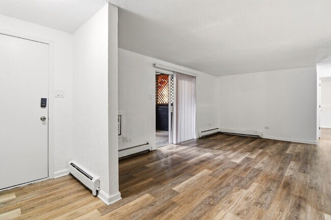 Building Photo - $1,570.95- 2 bed, 1 bath updated ground floor Condo in Lakewood with In Unit Laundry