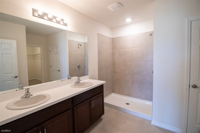 Building Photo - 4 br, 2 bath House - 1428 Southeast 11th T...