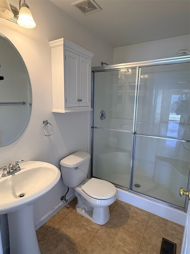 Building Photo - 213 Countryshire Dr