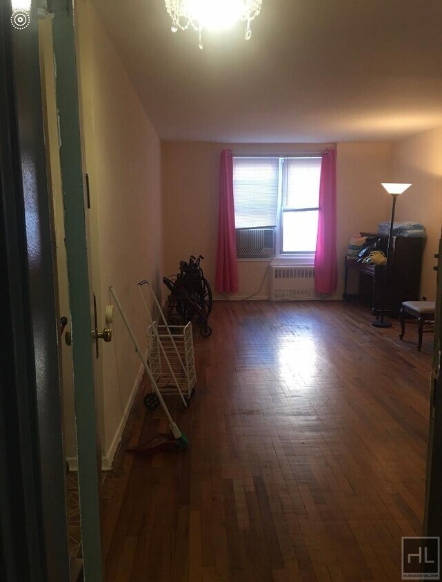 Primary Photo - HOMECREST AVENUE