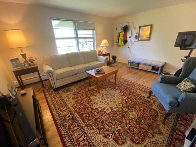 Foto del edificio - 70 Carroll Ave