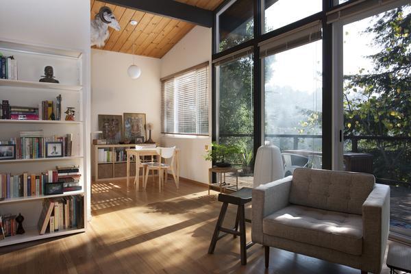 Building Photo - 2BD 1BA in the heart of the Oakland Hills