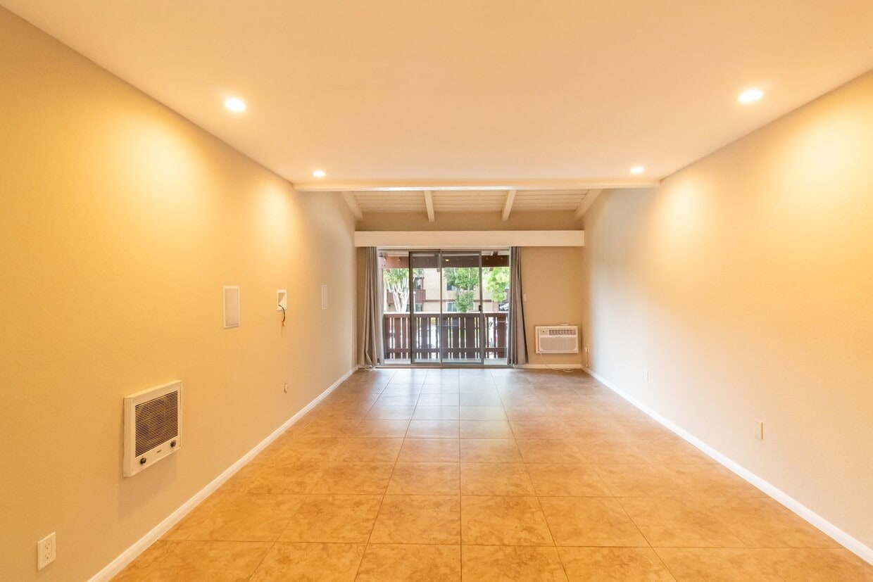 Primary Photo - One Bedroom Condo w/ On-Site Parking Near ...