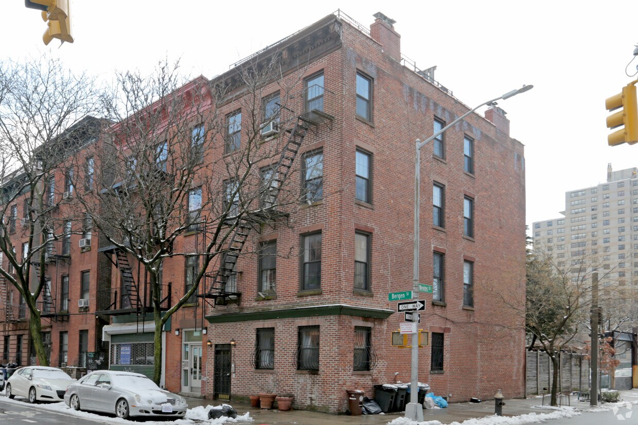 Primary Photo - 258 Bergen St