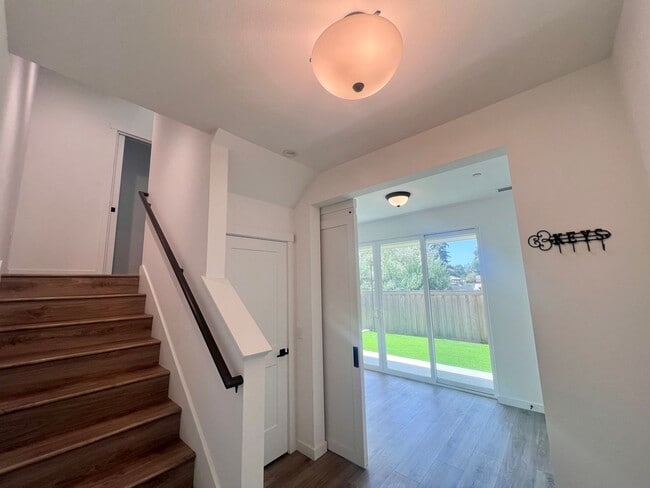 Building Photo - Beautiful 3-bedroom 2.5 home in Prime Nort...