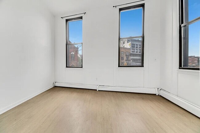 Building Photo - 4 Stanwix St