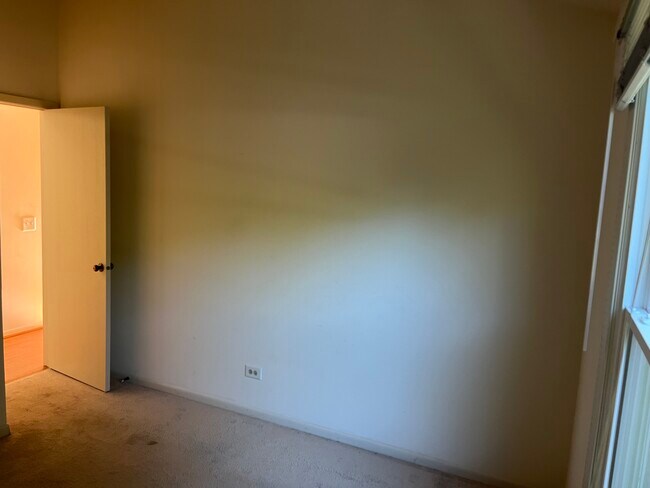 Building Photo - 1404 Queensgreen Cir