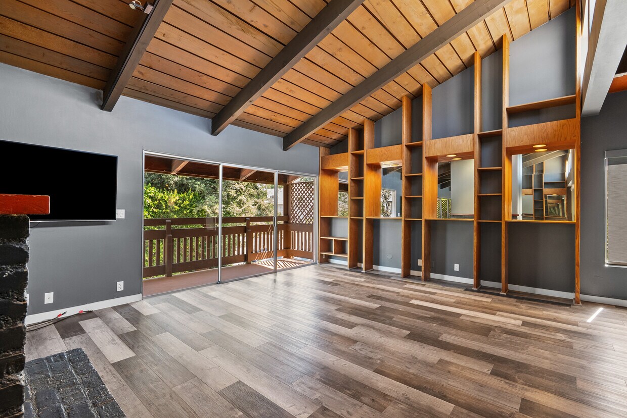 Foto principal - 13006 Moorpark St